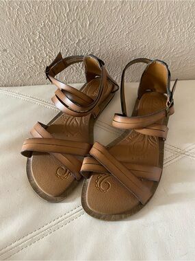 Clarks Tan Brown Strappy Sandals Flats Billie Jazz Size 9